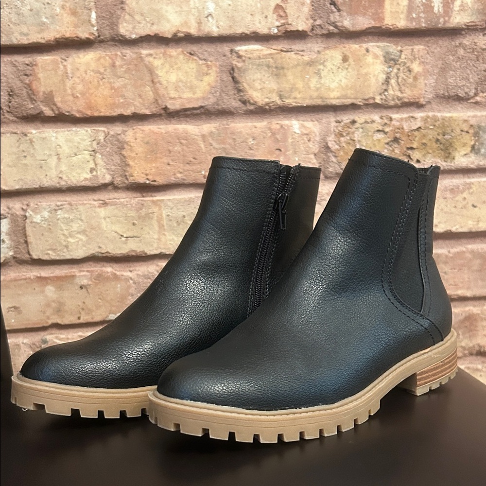 Wonderly Black Ankle Boots with Tan Soles